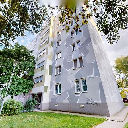 Modern 2 Bedroom Apt - Free Parking Bratislava Bagian luar foto